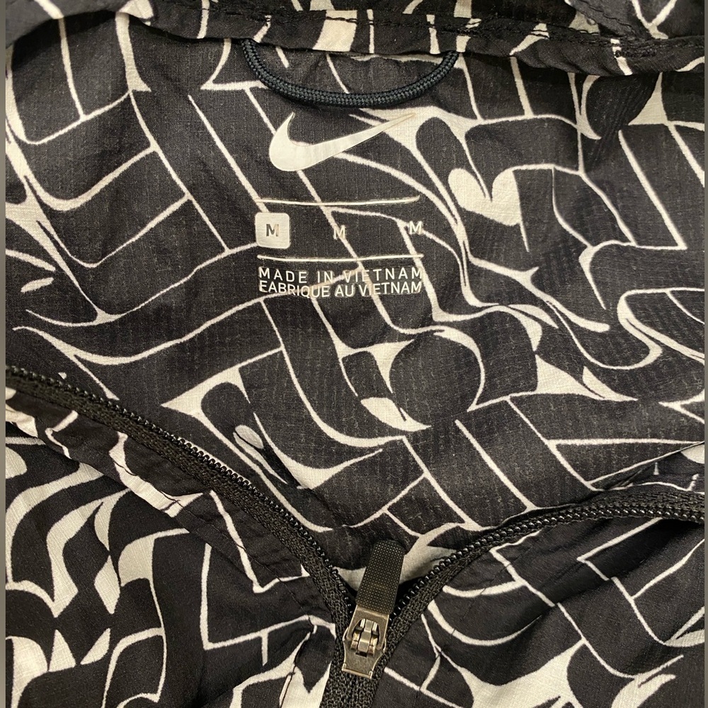Nike windbreaker jacket size M black and white - Picture 6 of 6